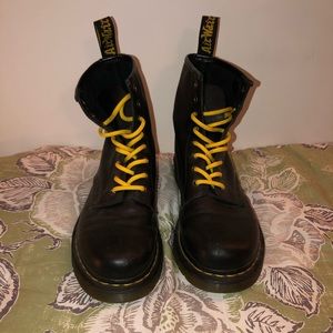 Dr. Martens Black Smooth Woman’s Size 9